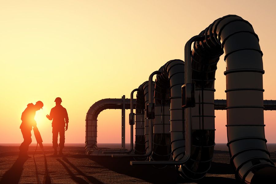 Berg Energy Services – Oil workers checking oil pump